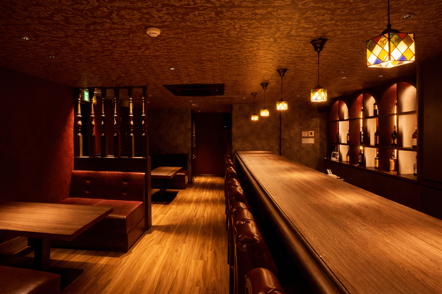 神戸ポートタワーホテル「スナックさかべ」昭和レトロ空間で駄菓子食べ放題!