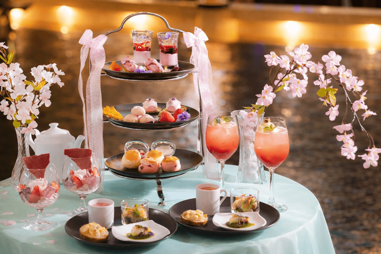 神戸ポートピアホテル 桜と苺の春色アフタヌーンティー 3/16開始