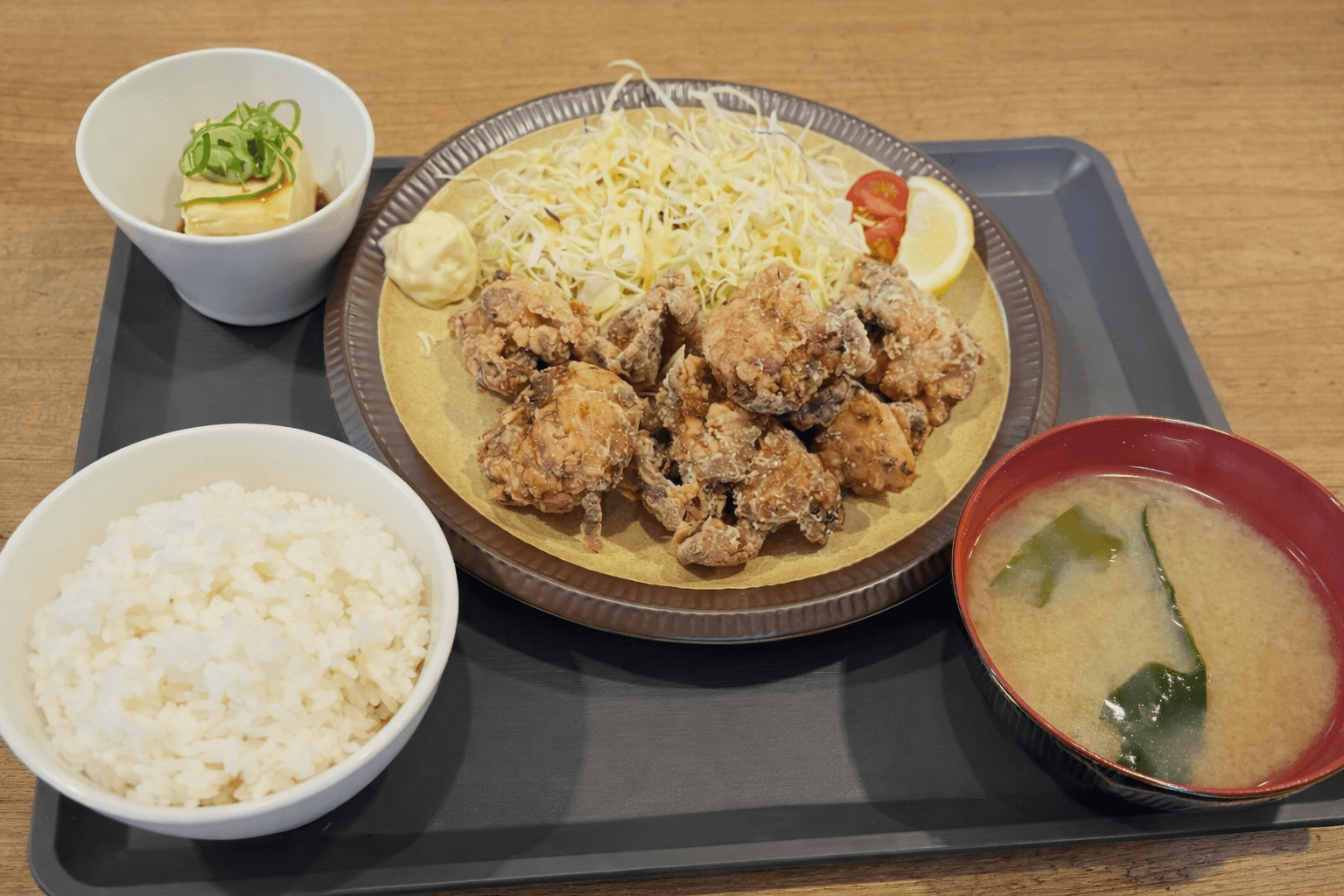 神戸市東灘区に「あんぶれら食堂」2月24日開店!店内仕込みの唐揚げが自慢の定食屋