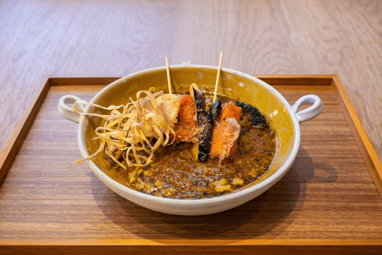 丹波篠山発!ぼたん鍋×スープカレーの新名物 - SATORY's CAFEが3/20開店