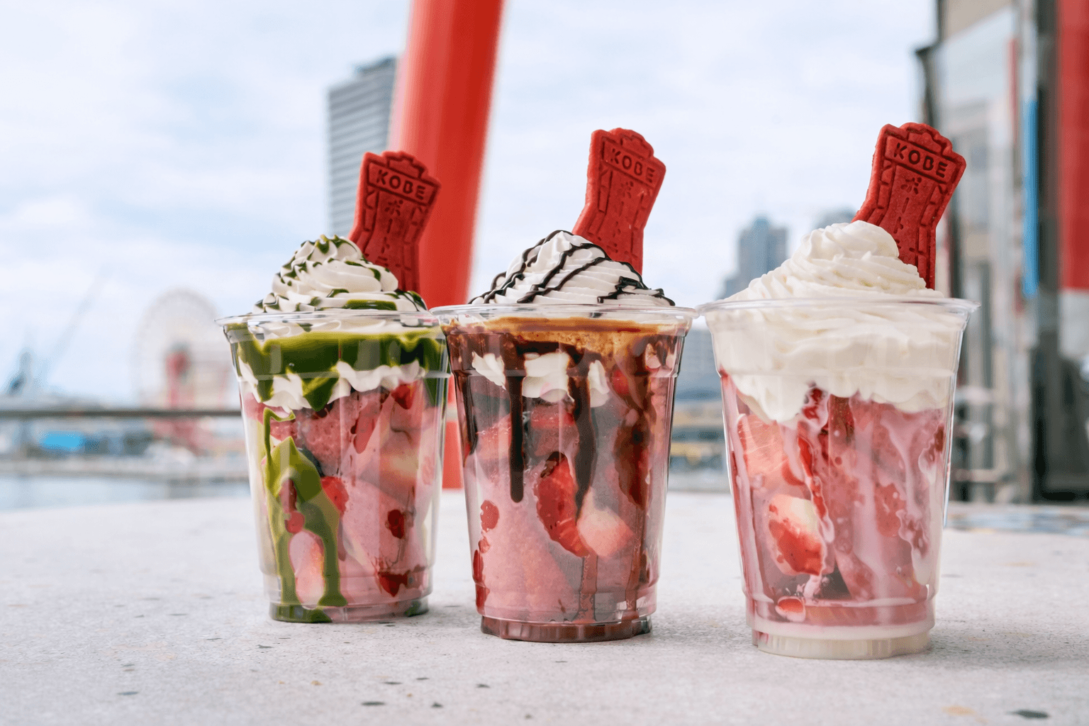 神戸ポートタワー「いちごフェア」開催!やくもファーム完熟いちごパフェ&ジャム