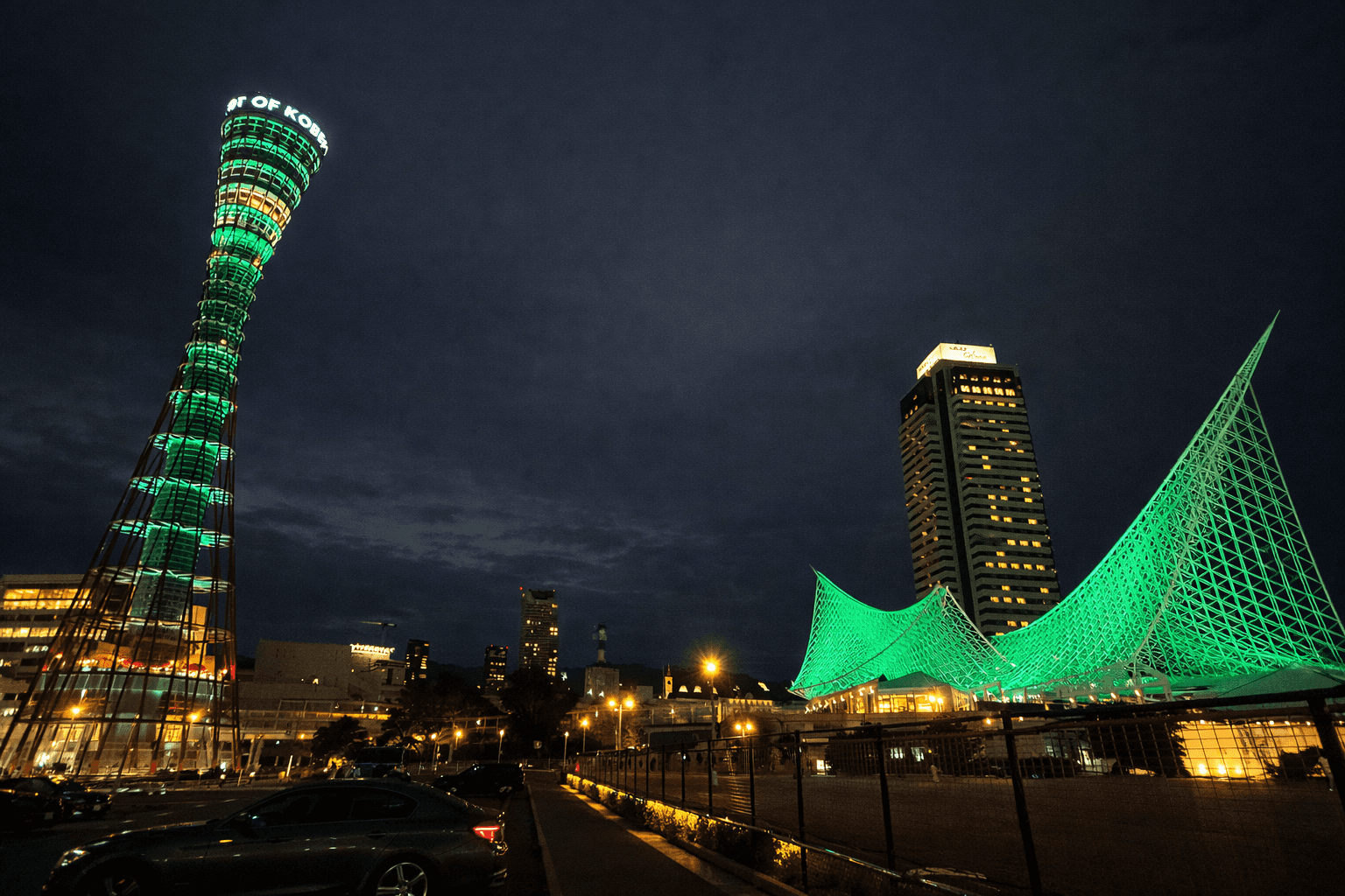 神戸が緑に染まる!港エリアで花火&ライトアップ、ストークス優勝記念