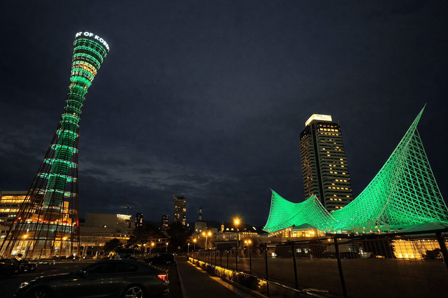 神戸が緑に染まる!港エリアで花火&ライトアップ、ストークス優勝記念