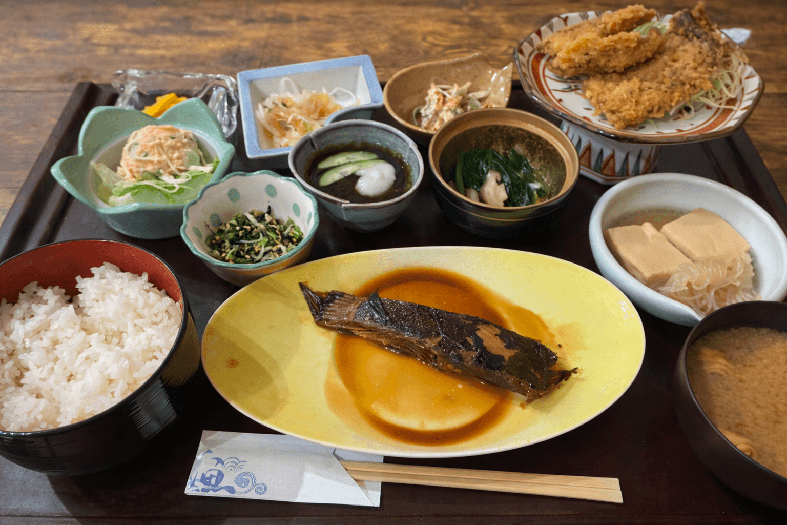 明石 魚の棚商店街「明石さかな御殿」海鮮居酒屋ランチ、魚フライ食べ放題