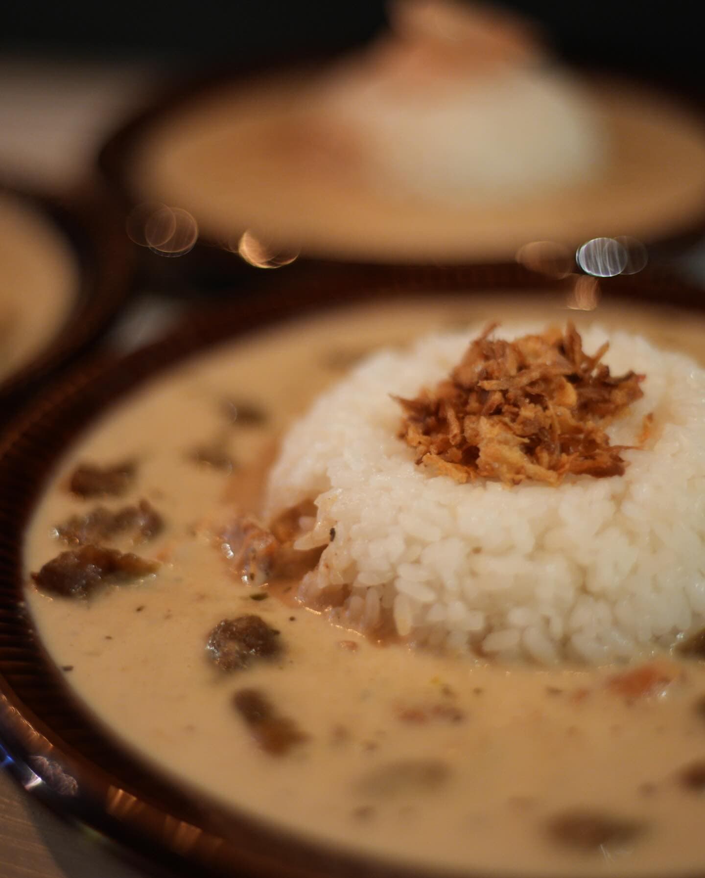 三宮駅前「神戸カレー食堂ラージクマール」12月21日開業!白いカレーが名物のイメージ画像