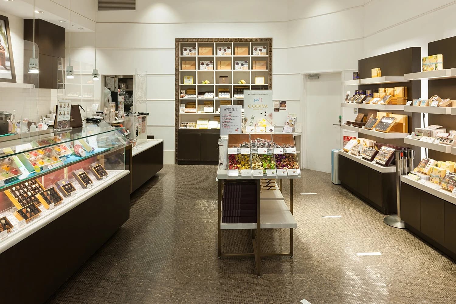 阪急西宮ガーデンズ 手土産スイーツ13選|カフェ・チョコレート・ケーキのイメージ画像