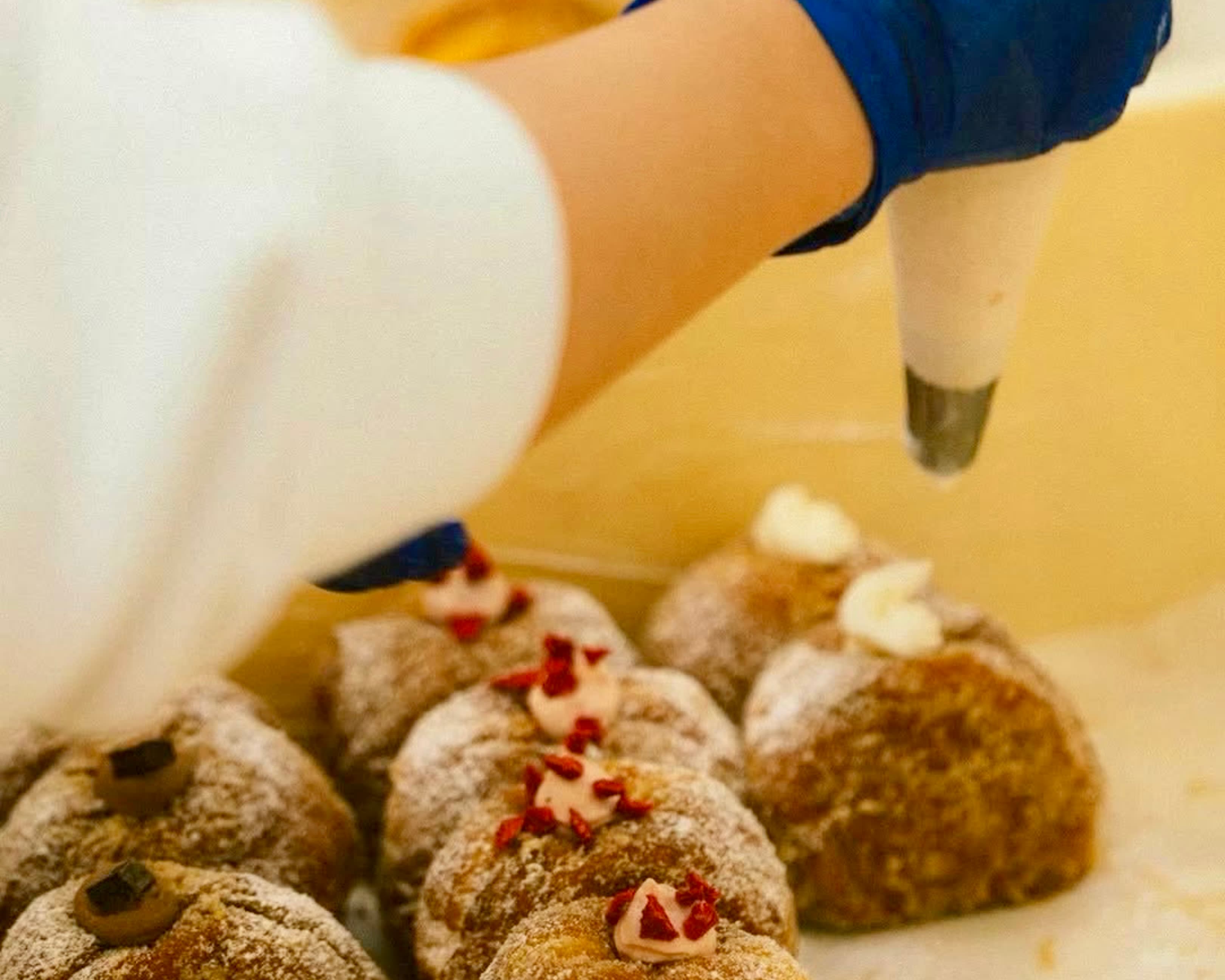 川西市役所前に話題の生ドーナツ!『Cream D』の自家製クリームを堪能のイメージ画像