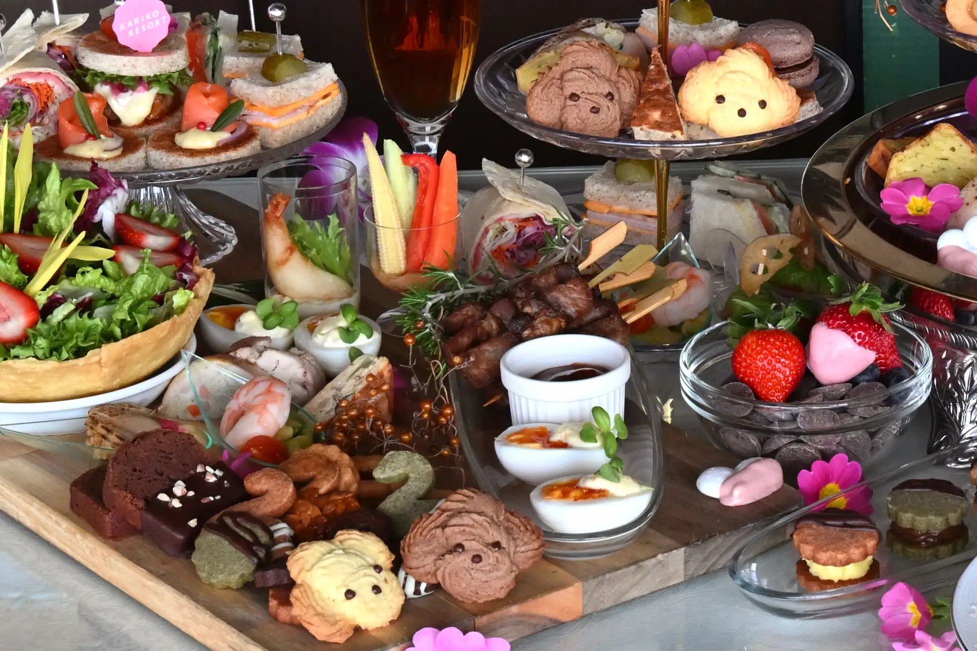 淡路島カリコリゾート、バレンタイン限定アフタヌーンビュッフェ&宿泊プランのイメージ画像