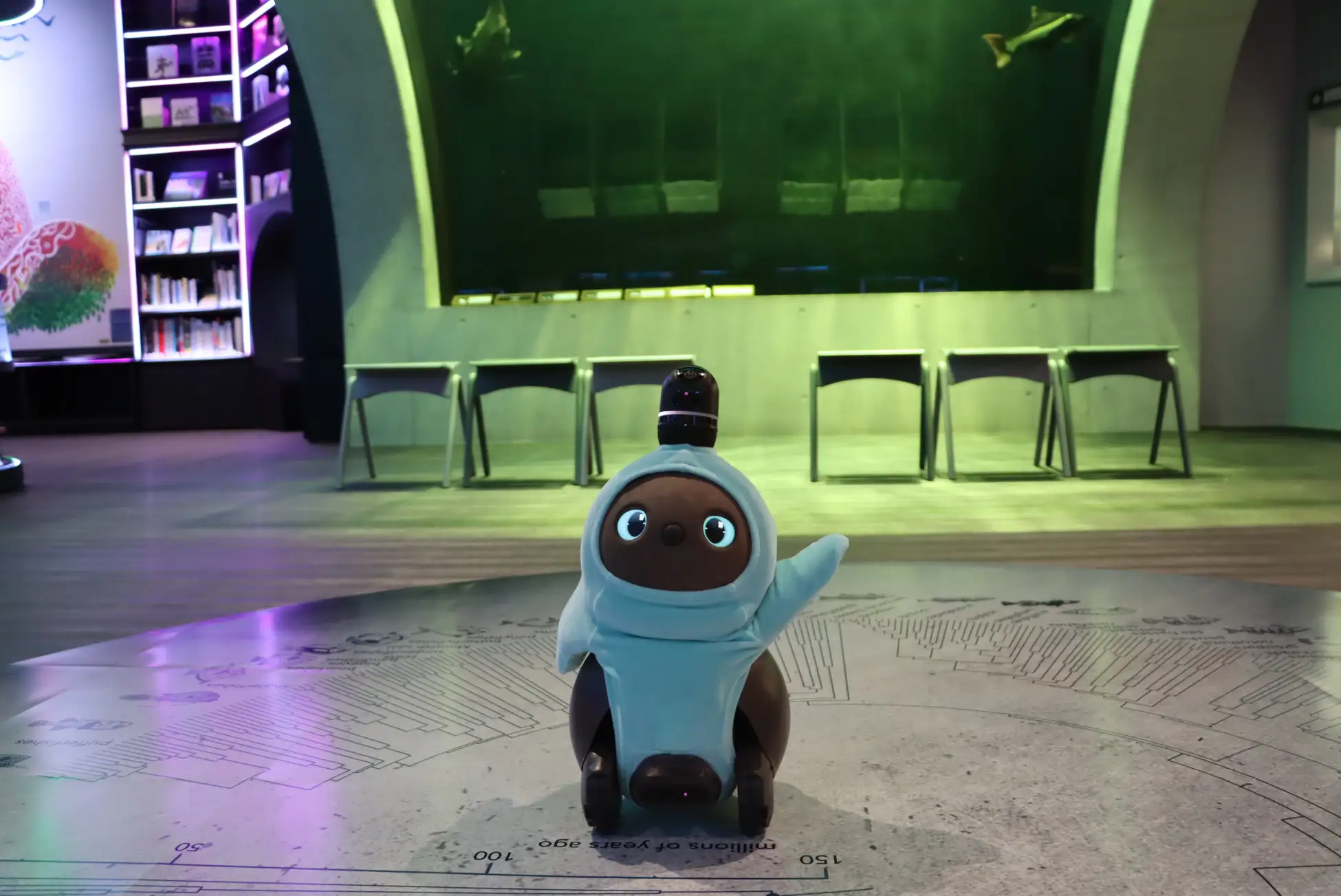 神戸アトア×LOVOTコラボ!夜間貸切イベント開催、限定グッズ&顔PASS特典のイメージ画像