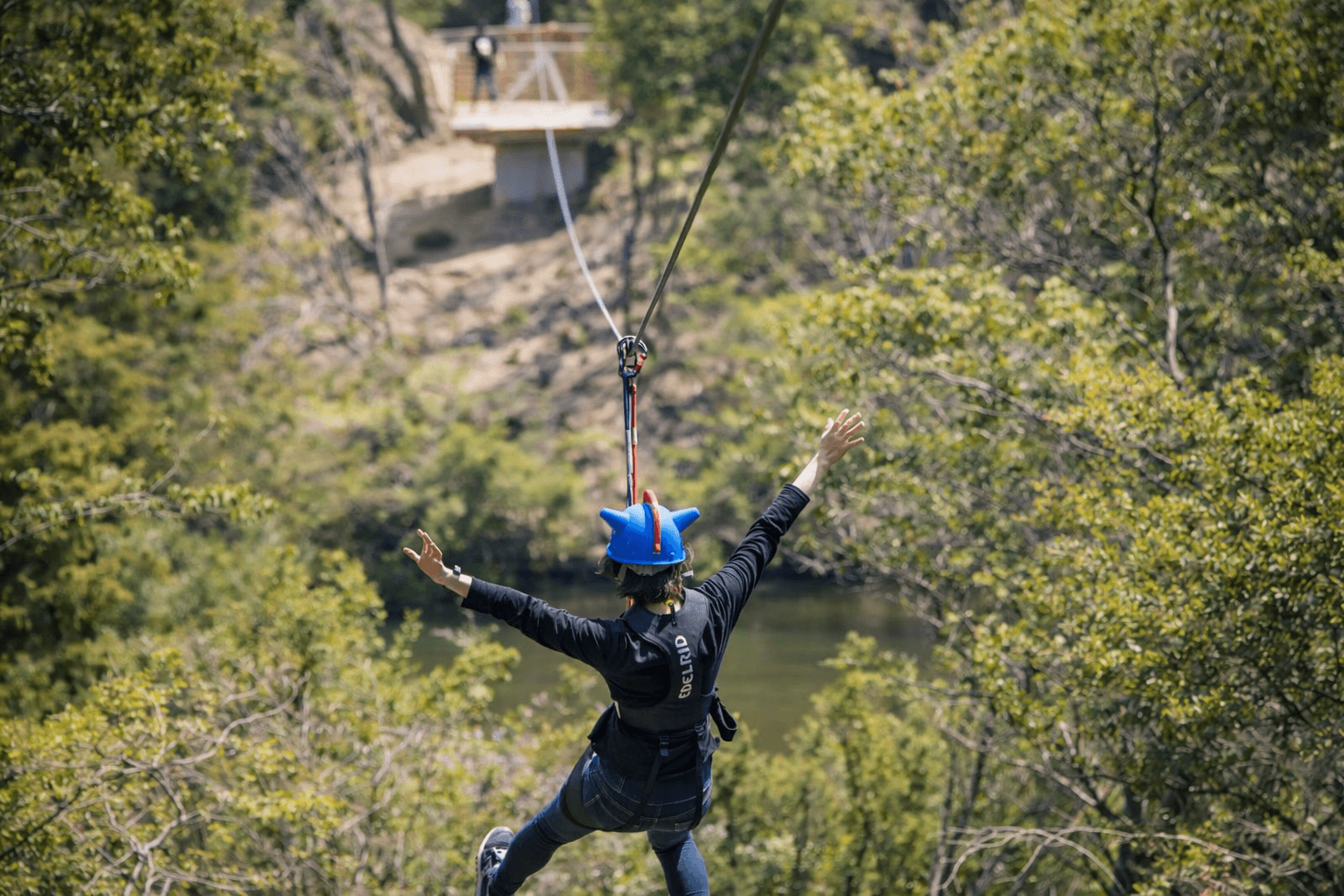 淡路島ニジゲンノモリ しんちゃんルーム宿泊者限定!ジップライン2回飛べる!のイメージ画像