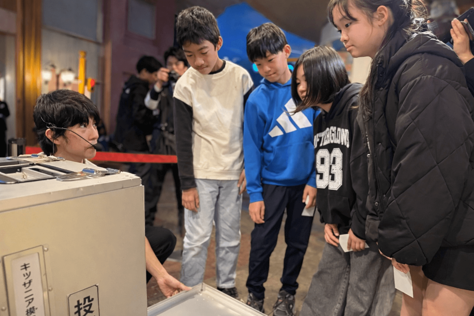 キッザニア甲子園で模擬選挙体験!子どもたちが未来の一票を投じるのイメージ画像