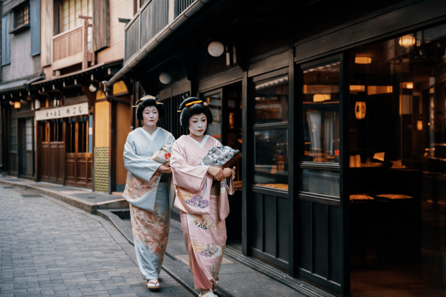 幻のいちご×有馬芸妓!神戸発、文化体験バスツアーで特別な一日のイメージ画像