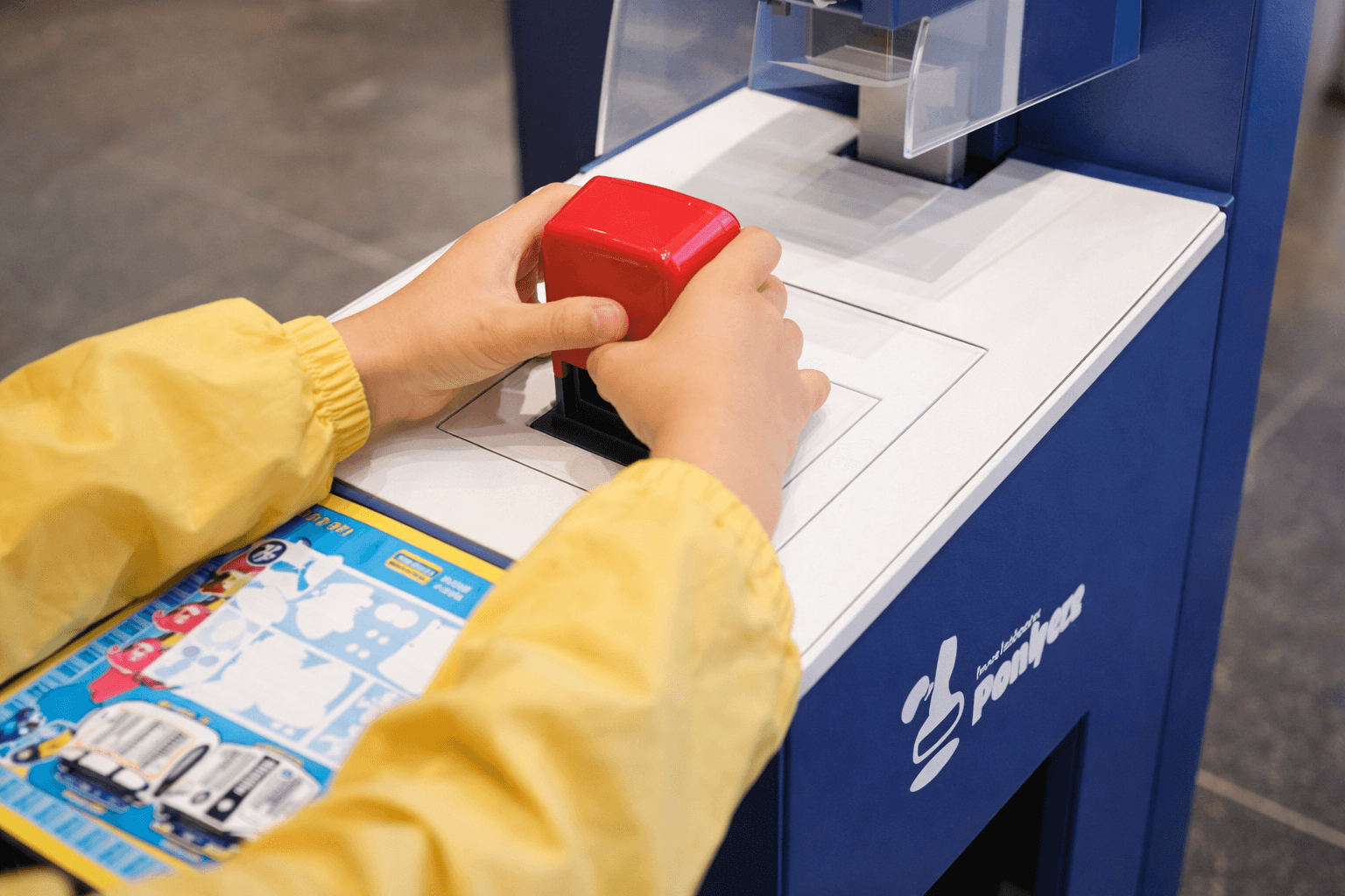 阪神沿線にエルモがやってくる!スタンプラリー&梅田駅イベントのイメージ画像