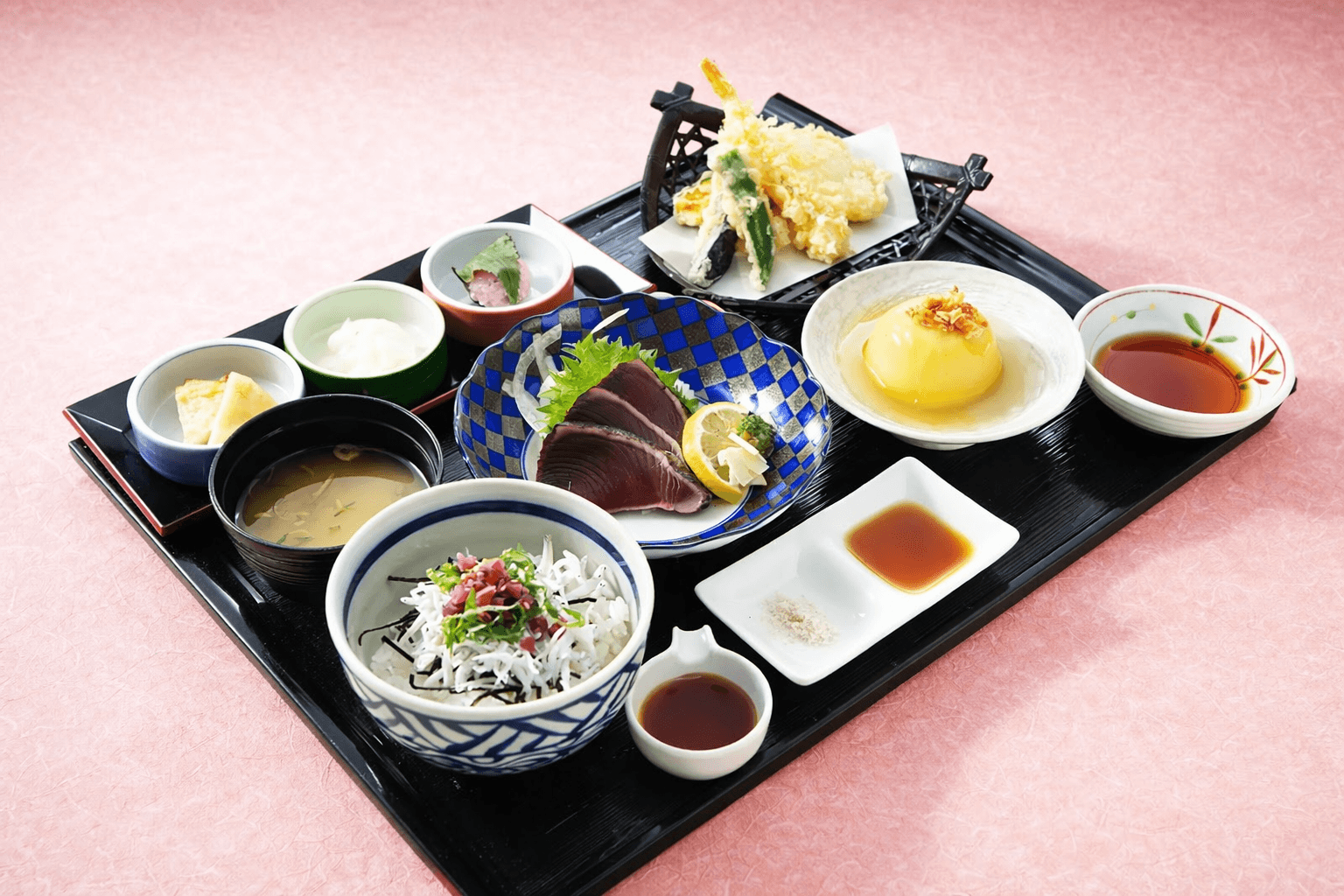 淡路SA上り線で春のグルメ旅!SA限定メニューを堪能のイメージ画像