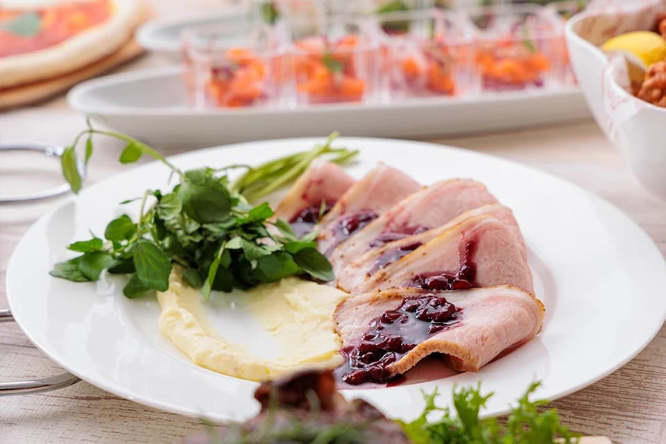 「神戸三宮東急REIホテル」GW限定ランチブッフェ開催!ローストビーフ食べ放題のイメージ画像