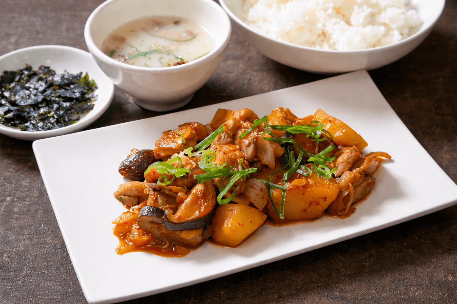 元町・旧居留地「晴レ時々タッカンマリ食堂」韓国ランチが新登場!のイメージ画像